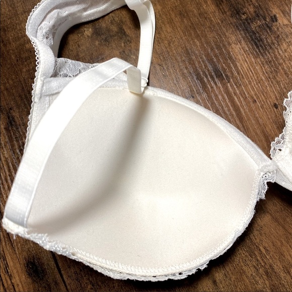 NWOT Victoria Secret 34C Bra - Picture 7 of 8